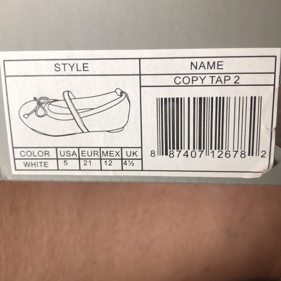 NWT Reaction Kenneth Cole, girls dress shoes, size 5 champagne color sparkly - Picture 8 of 8